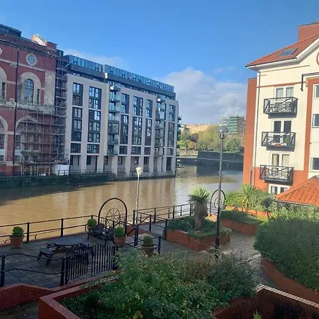 Quiet Riverside With Views And Parking- Hopewell Apartman *