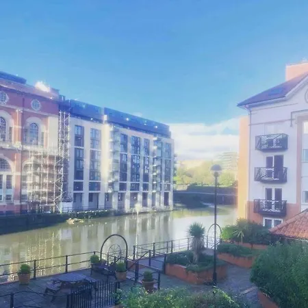 Quiet Riverside With Views And Parking- Hopewell Apartment
